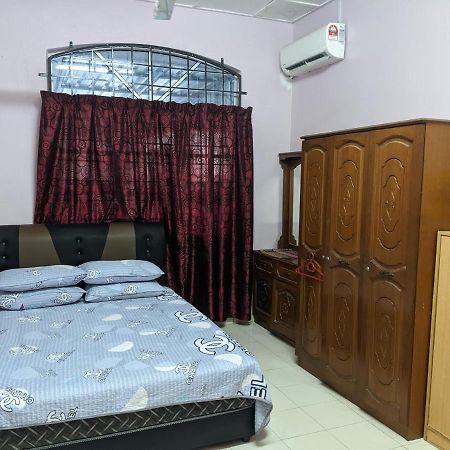 Aryani Homestay Kampong Kelemak Екстер'єр фото