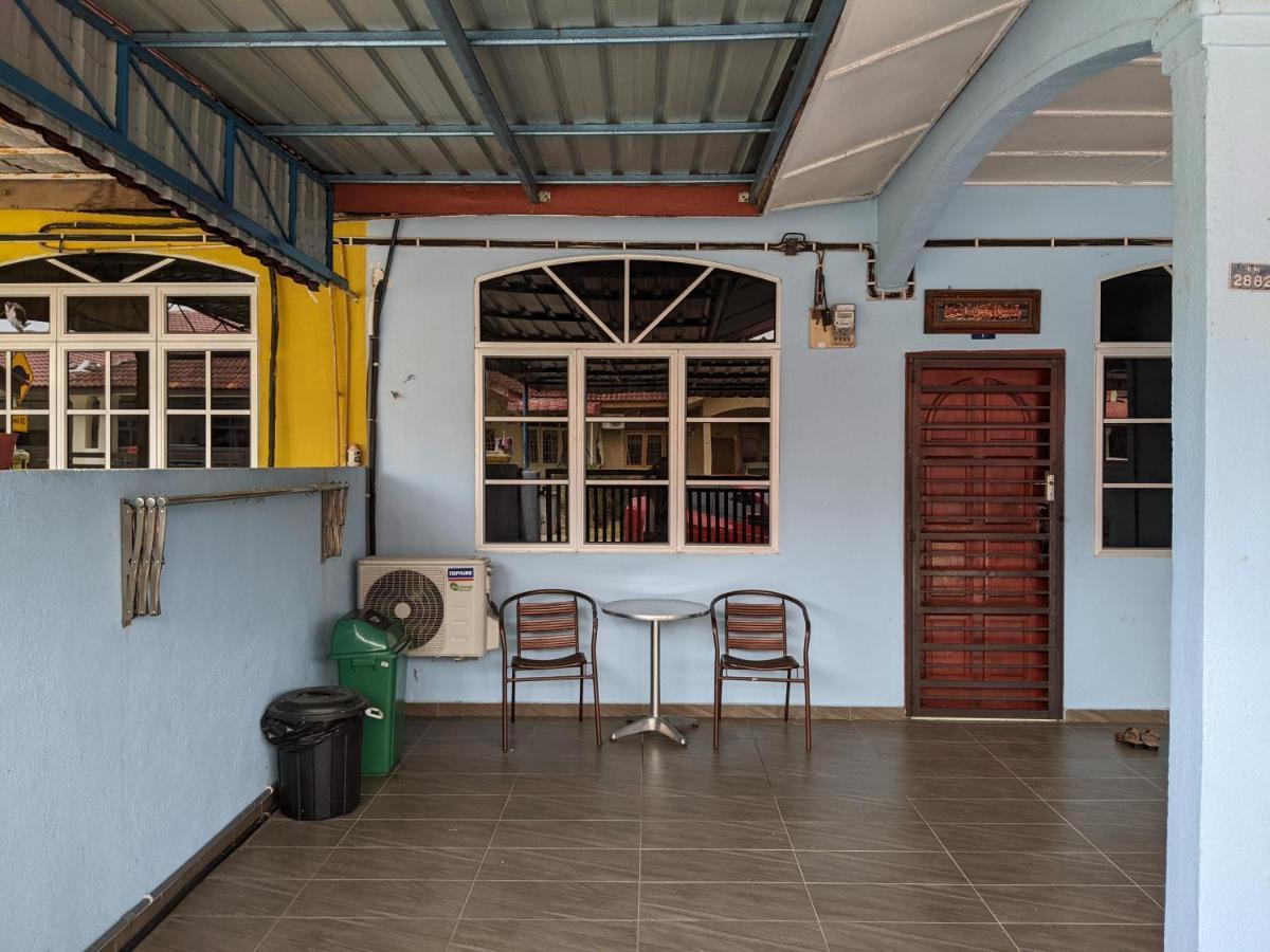 Aryani Homestay Kampong Kelemak Номер фото