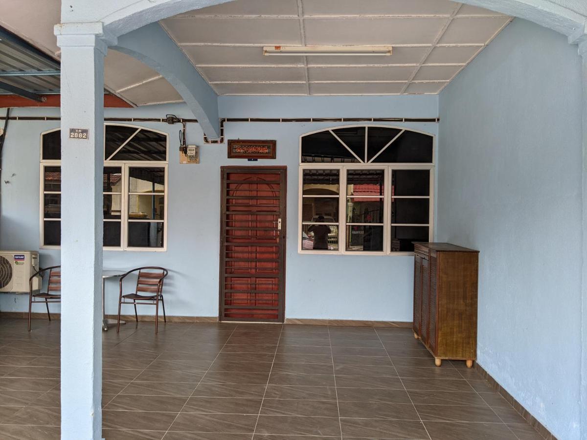 Aryani Homestay Kampong Kelemak Екстер'єр фото