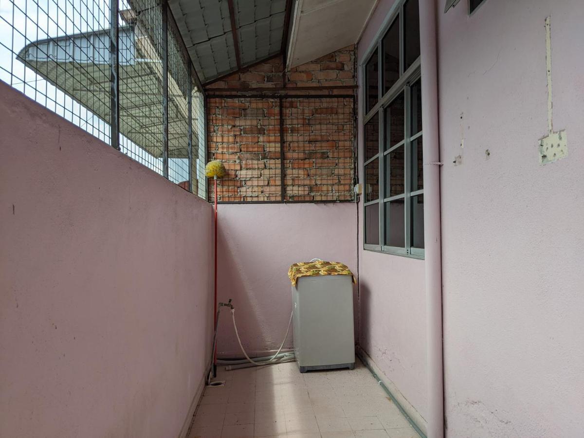 Aryani Homestay Kampong Kelemak Номер фото