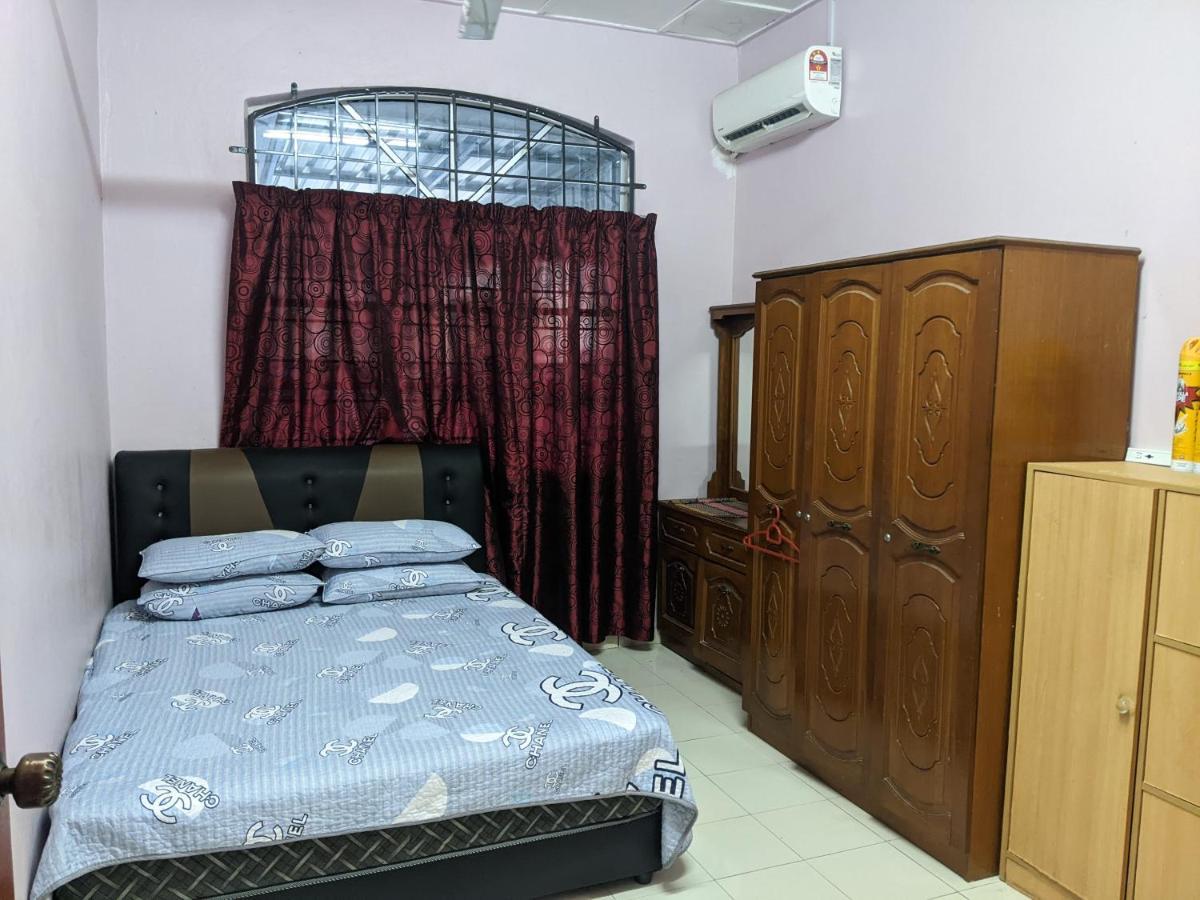 Aryani Homestay Kampong Kelemak Екстер'єр фото