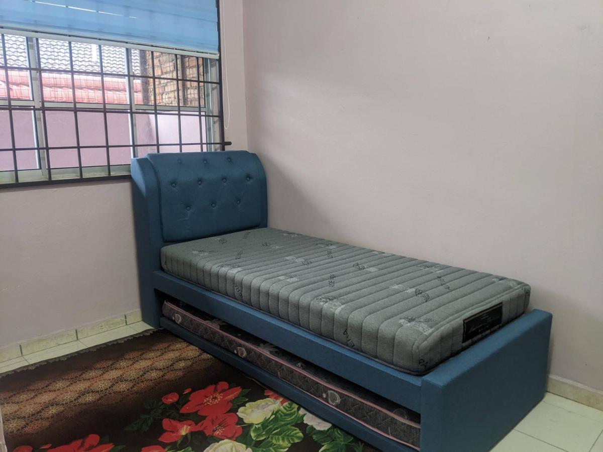Aryani Homestay Kampong Kelemak Екстер'єр фото